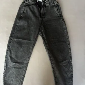 Zara šire boyfriend jeans