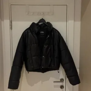 Zara puffer jakna