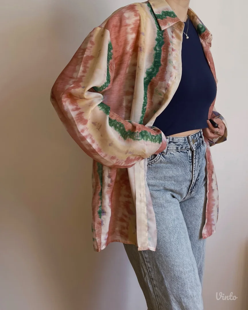 Lagana letnja košulja od veoma tanke, gotovo bestežinske tkanine