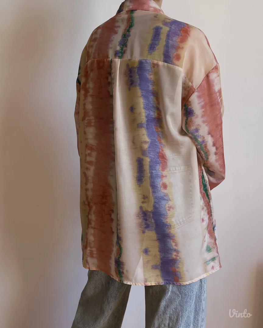 Lagana letnja košulja od veoma tanke, gotovo bestežinske tkanine