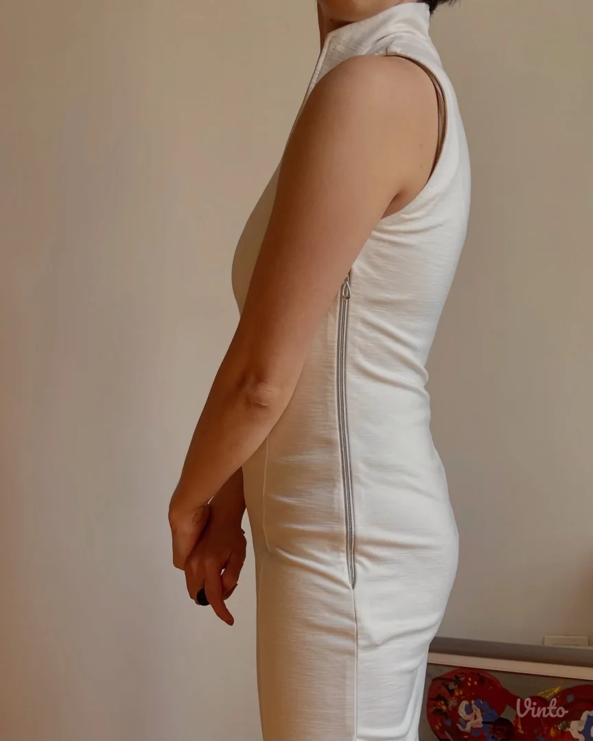 Bela uska haljina od srpskog brenda Pro Piu Grande