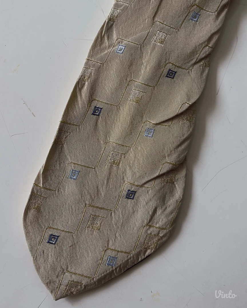 Vintage kravata iz 90–00-ih godina u bež nijansi