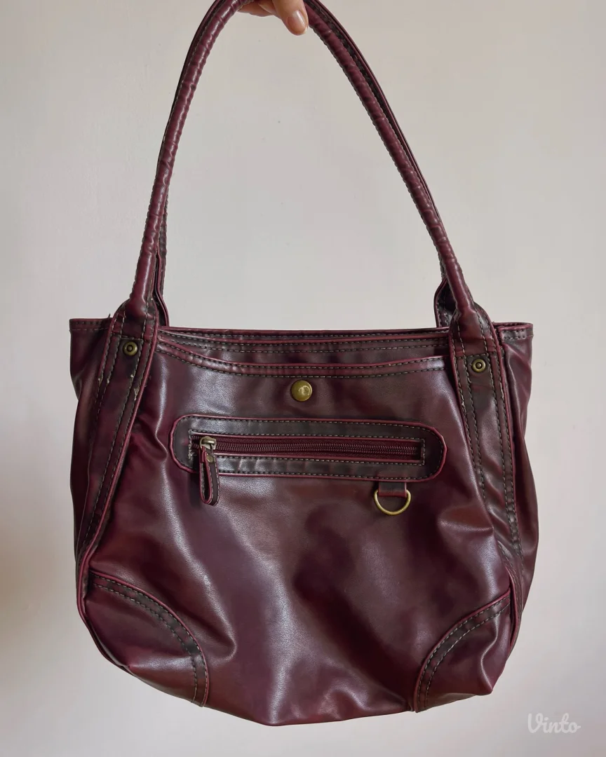 Hobo torba iz 2000-ih u Y2K / indie sleaze stilu