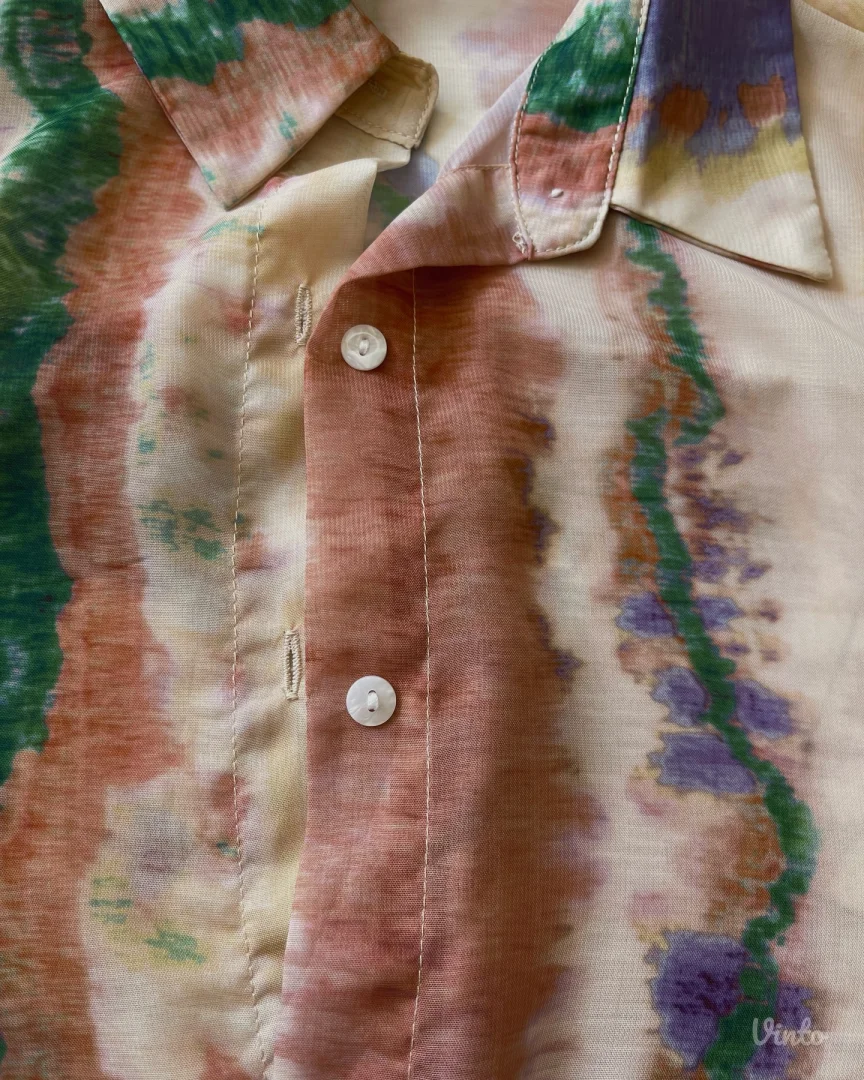 Lagana letnja košulja od veoma tanke, gotovo bestežinske tkanine