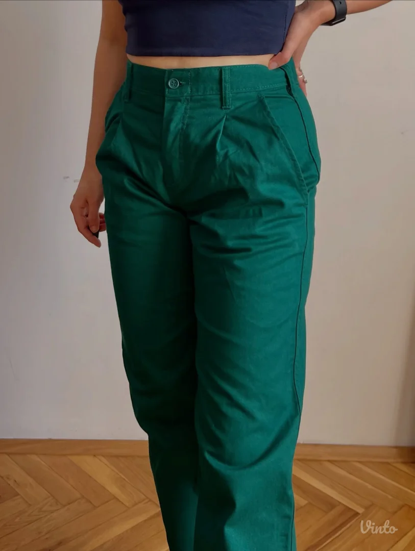Tamnozelene pantalone iz 2000-ih