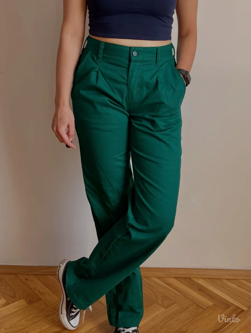 Tamnozelene pantalone iz 2000-ih