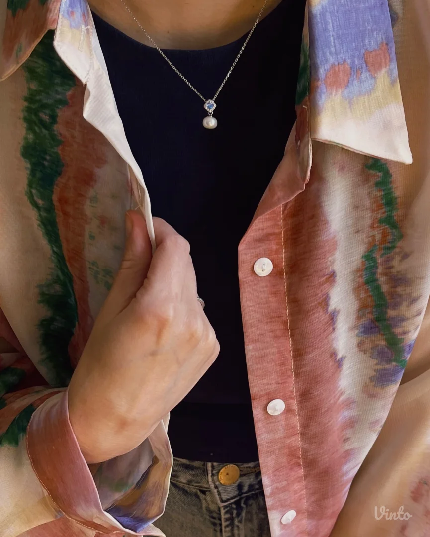 Lagana letnja košulja od veoma tanke, gotovo bestežinske tkanine