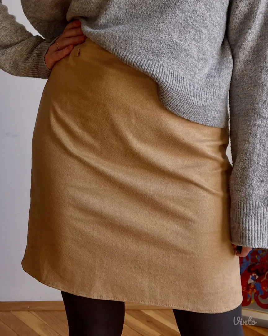 Vintage mini suknja iz ranih 2000-ih