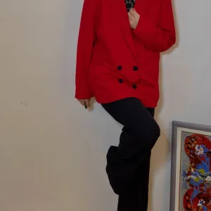 Svetlo-crveni vintage sako, kraj 80‑ih – početak 90‑ih