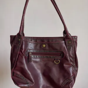 Hobo torba iz 2000-ih u Y2K / indie sleaze stilu