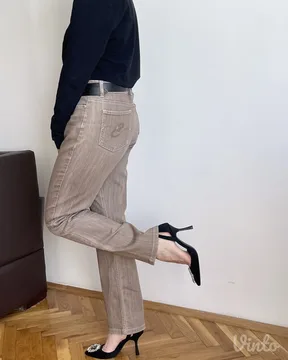 Farmerke premijum brenda Escada Sport iz 2000-ih (Y2K)