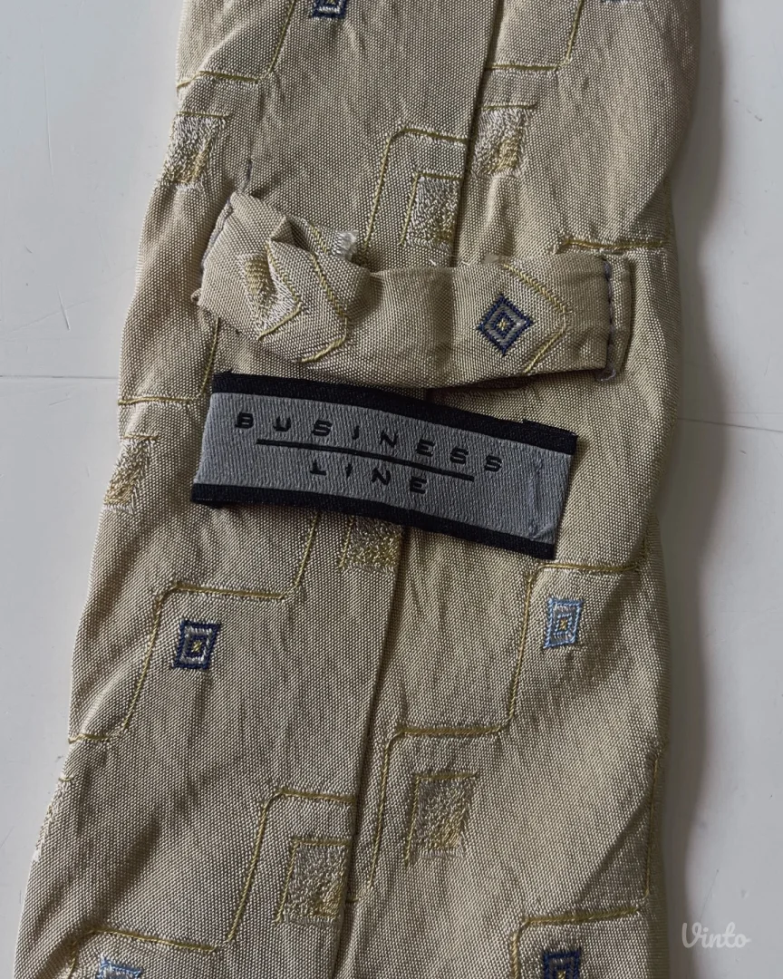 Vintage kravata iz 90–00-ih godina u bež nijansi