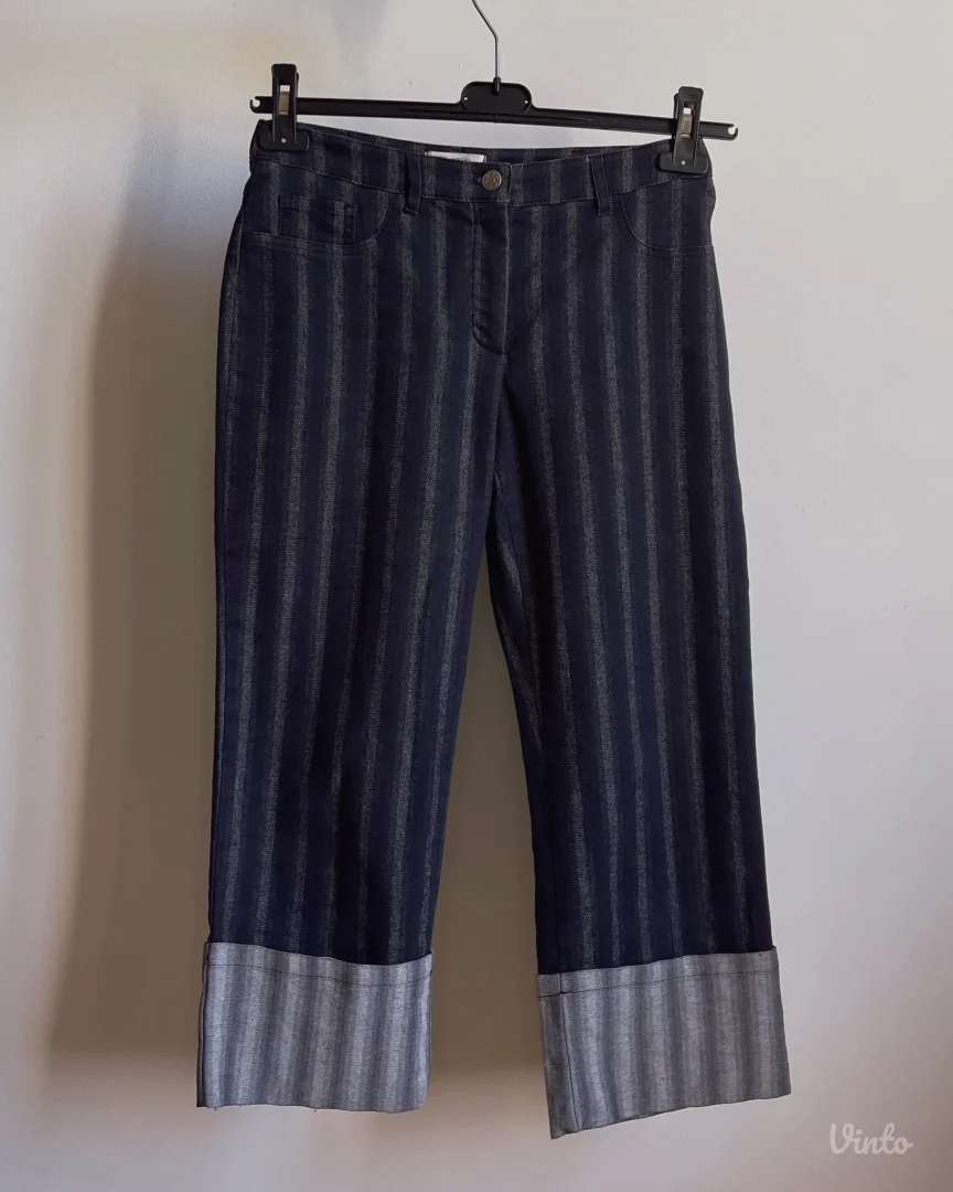 Vintage kapri pantalone iz 90–00-ih u Y2K estetici