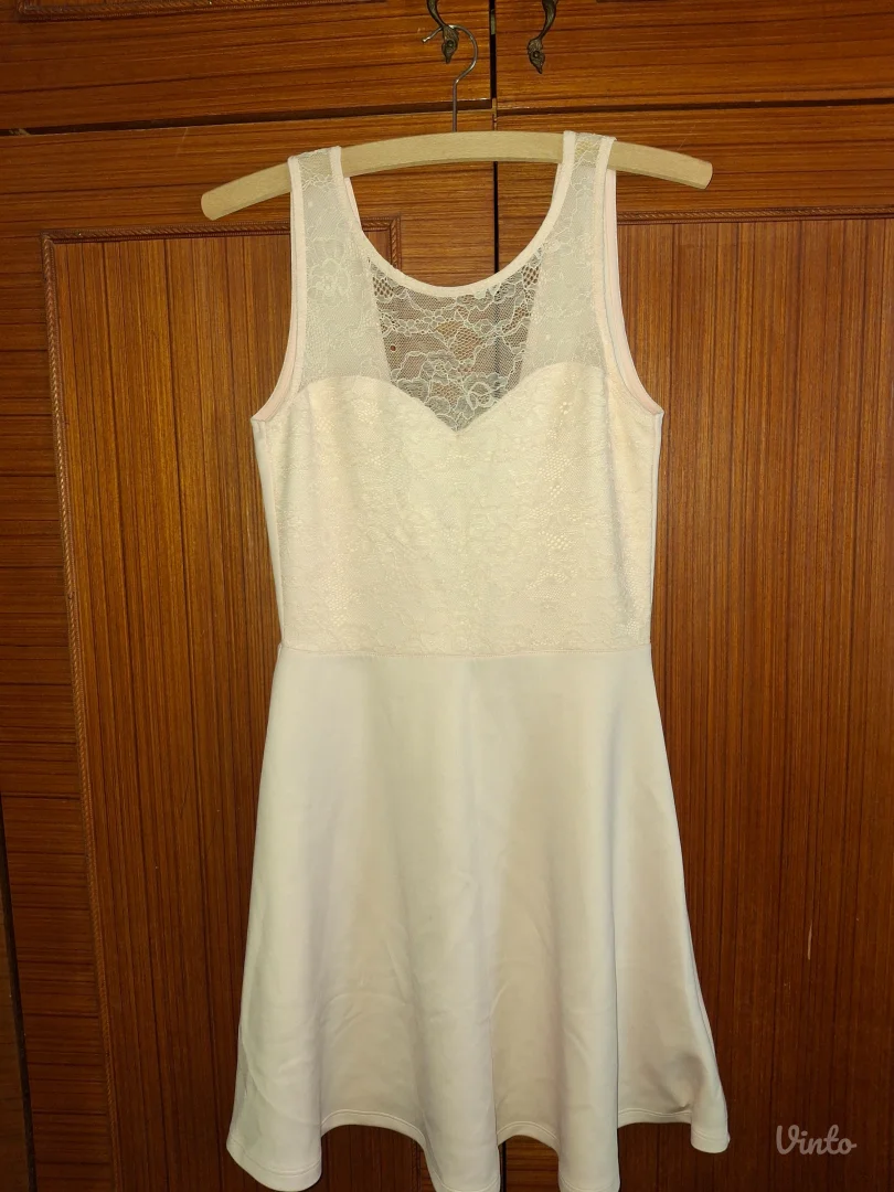 Roza čipkana haljina