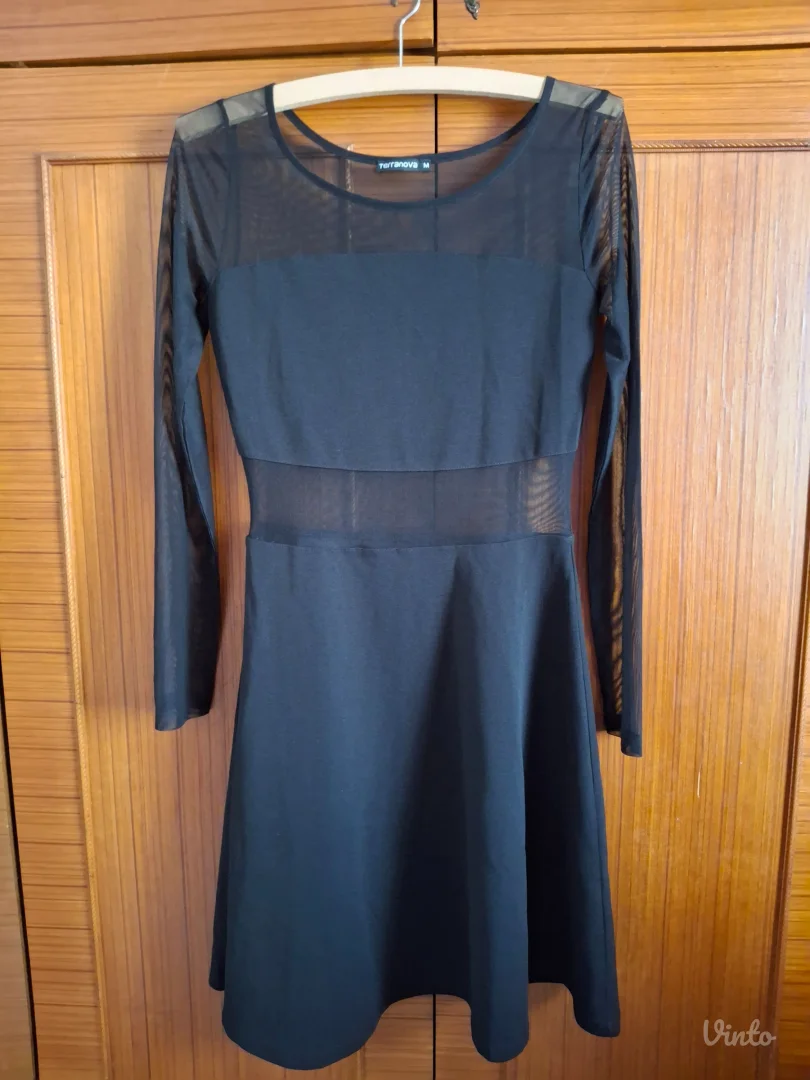 Crna haljina sa providnim rukavima