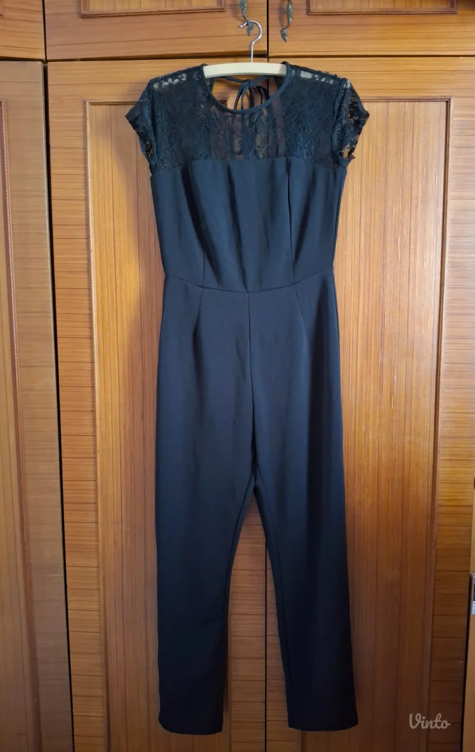 Crni elegantni kombinezon