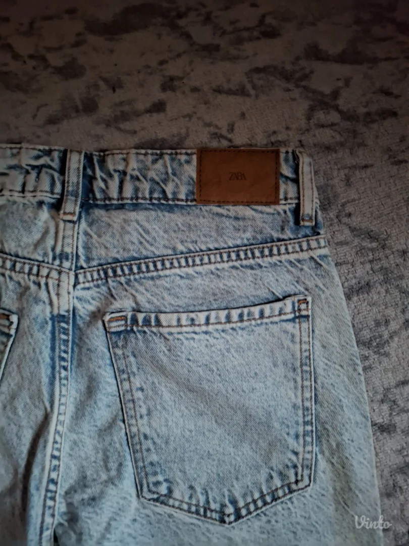 Zara straight fit farmerke sa etiketom