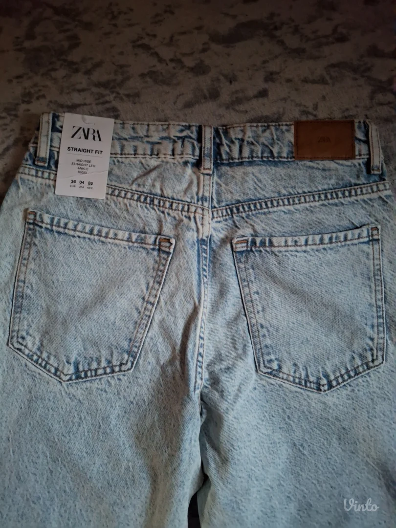 Zara straight fit farmerke sa etiketom