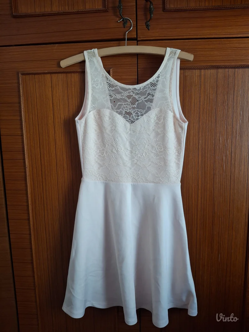 Roza čipkana haljina