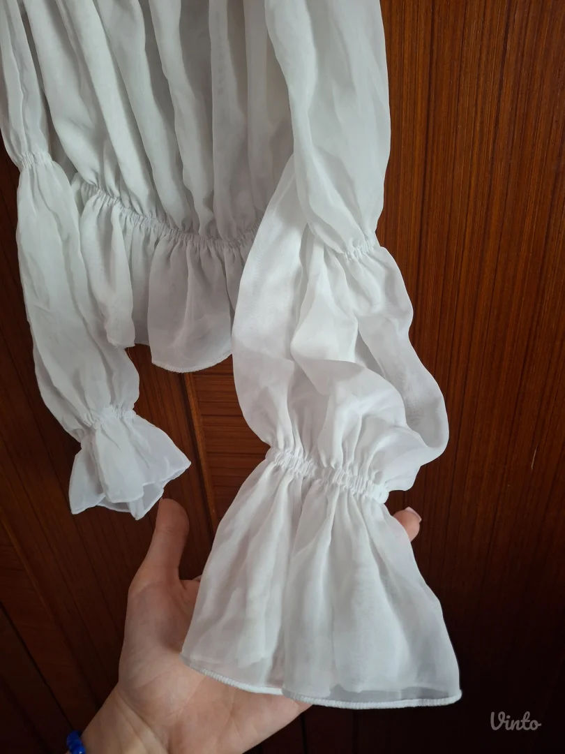 Bela elegantna majica