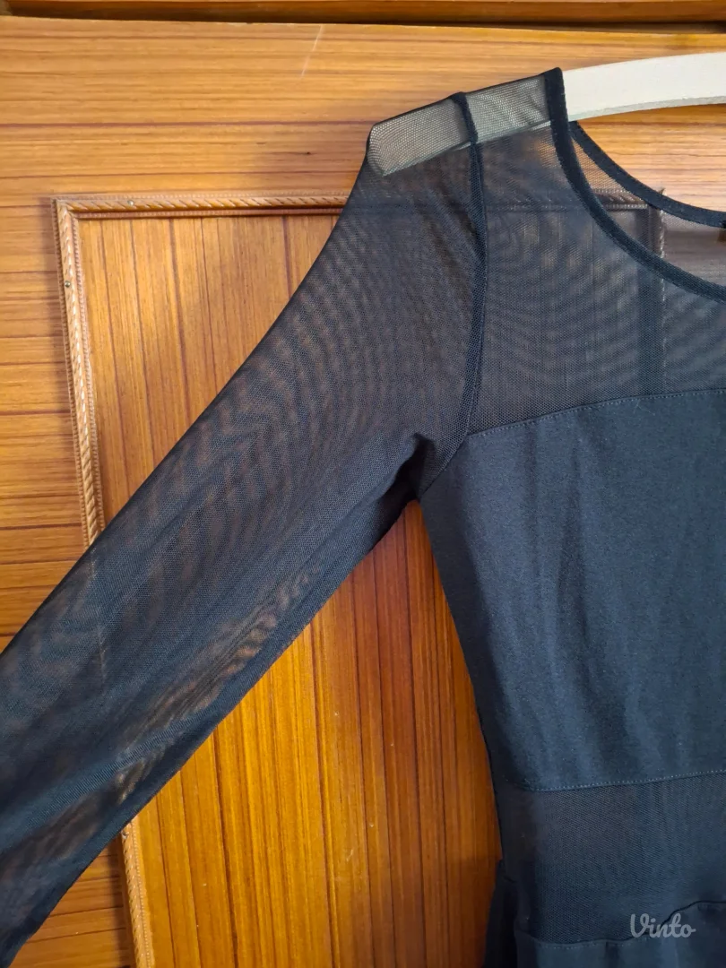 Crna haljina sa providnim rukavima