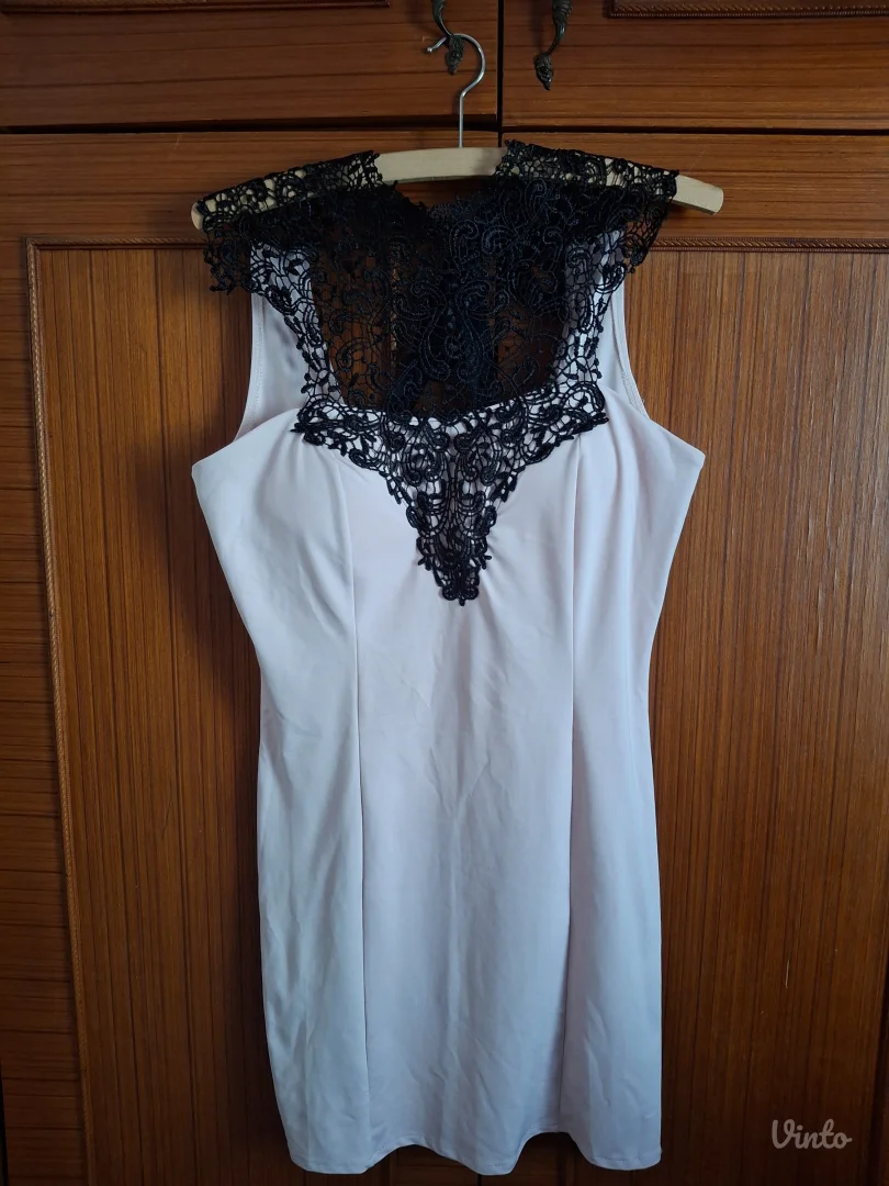 Haljina boje kajsije sa detaljem