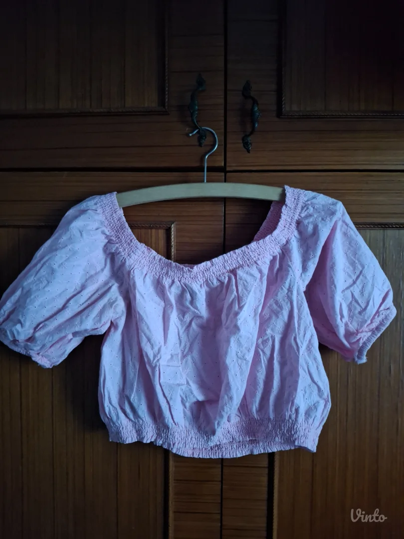 Roza crop top majica sa puff rukavima