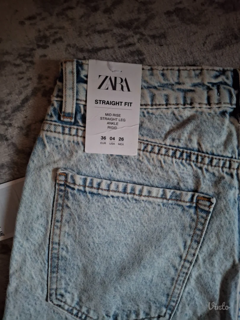 Zara straight fit farmerke sa etiketom
