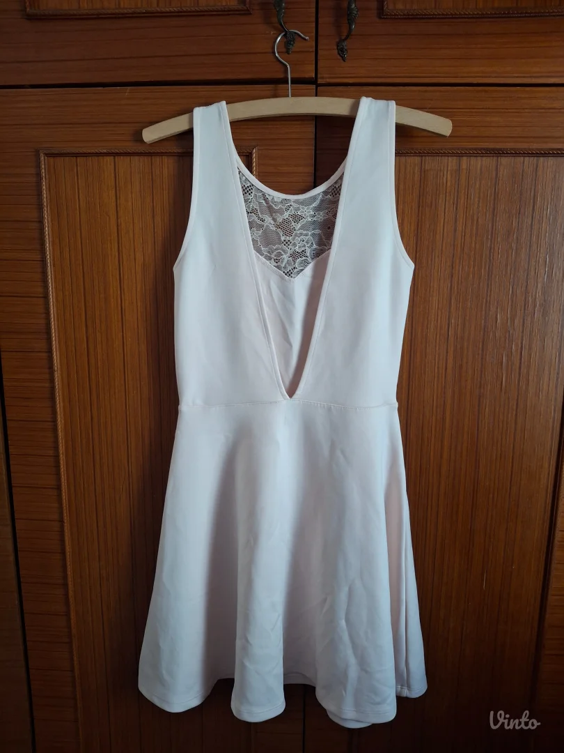 Roza čipkana haljina