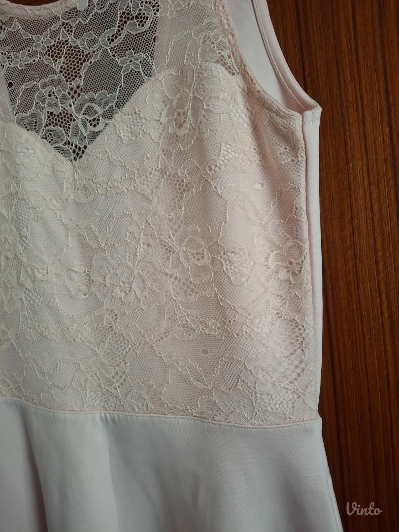 Roza čipkana haljina