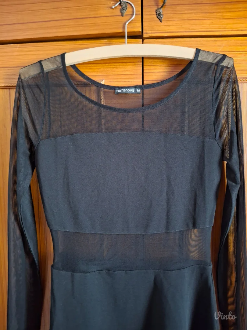 Crna haljina sa providnim rukavima