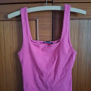 Zara rozi top