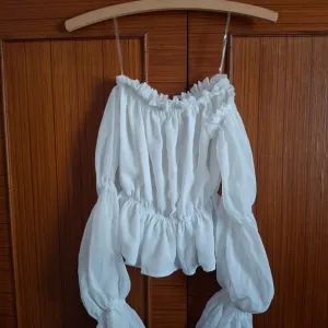 Bela elegantna majica