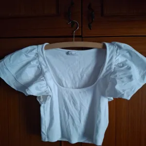 Zara majica sa puff rukavima