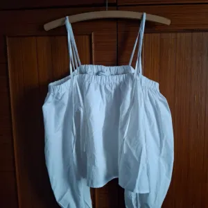 Bershka majica sa rukavima