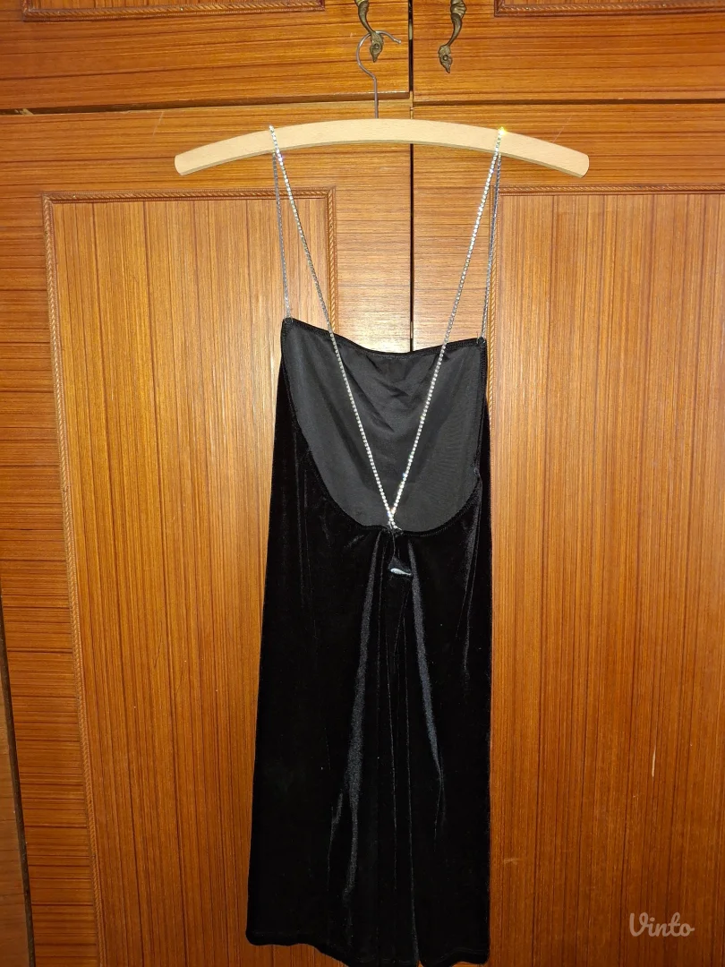 Crna plišana kratka haljina sa cirkonima