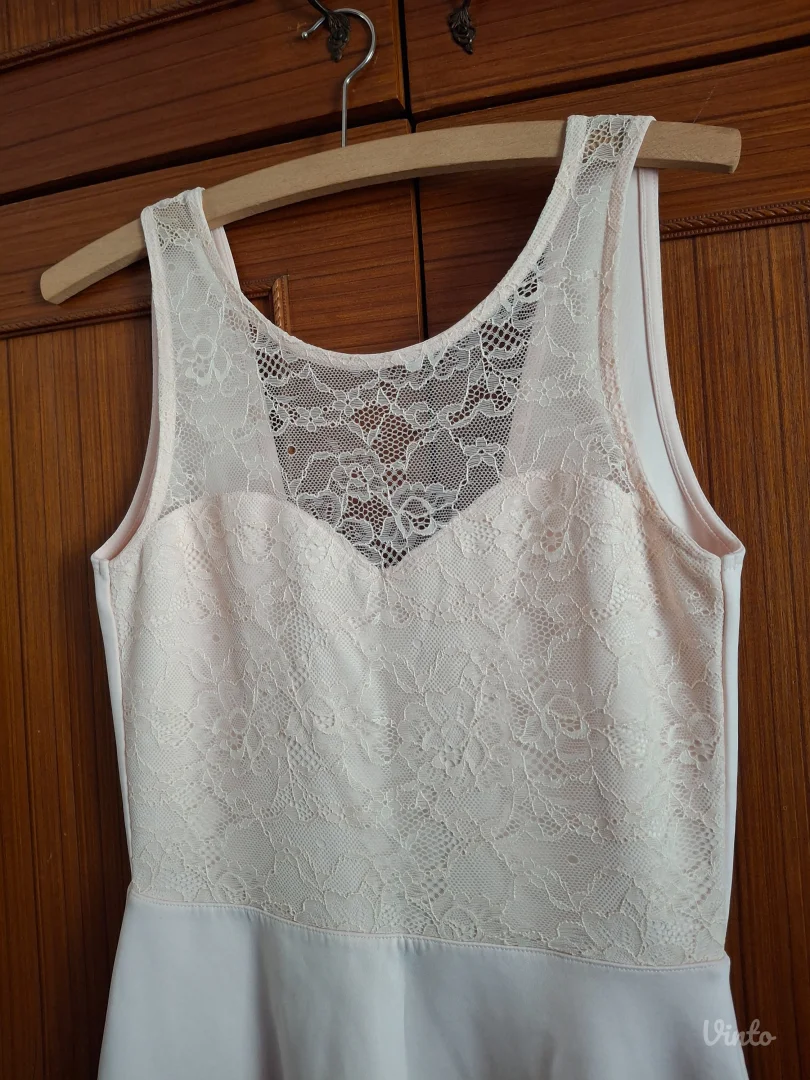 Roza čipkana haljina