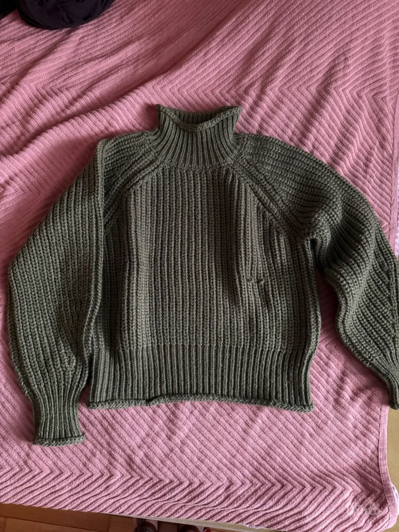 Maslinasto zeleni dzemper sirokog tkanja (S)