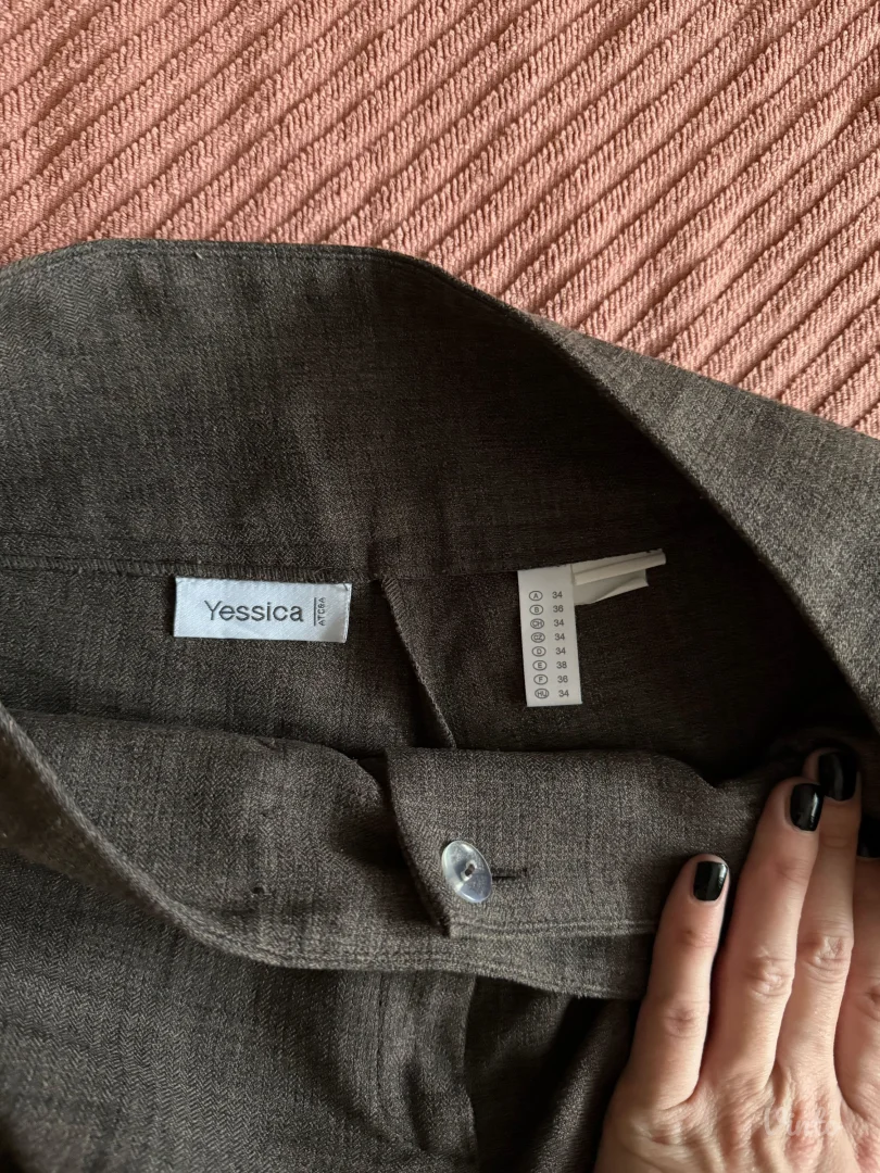 Pantalone na ivicu (S/XS)