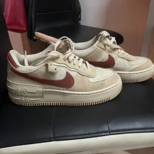 NIKE Air Force (38) roze-crvene patike