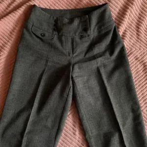 Pantalone na ivicu (S/XS)
