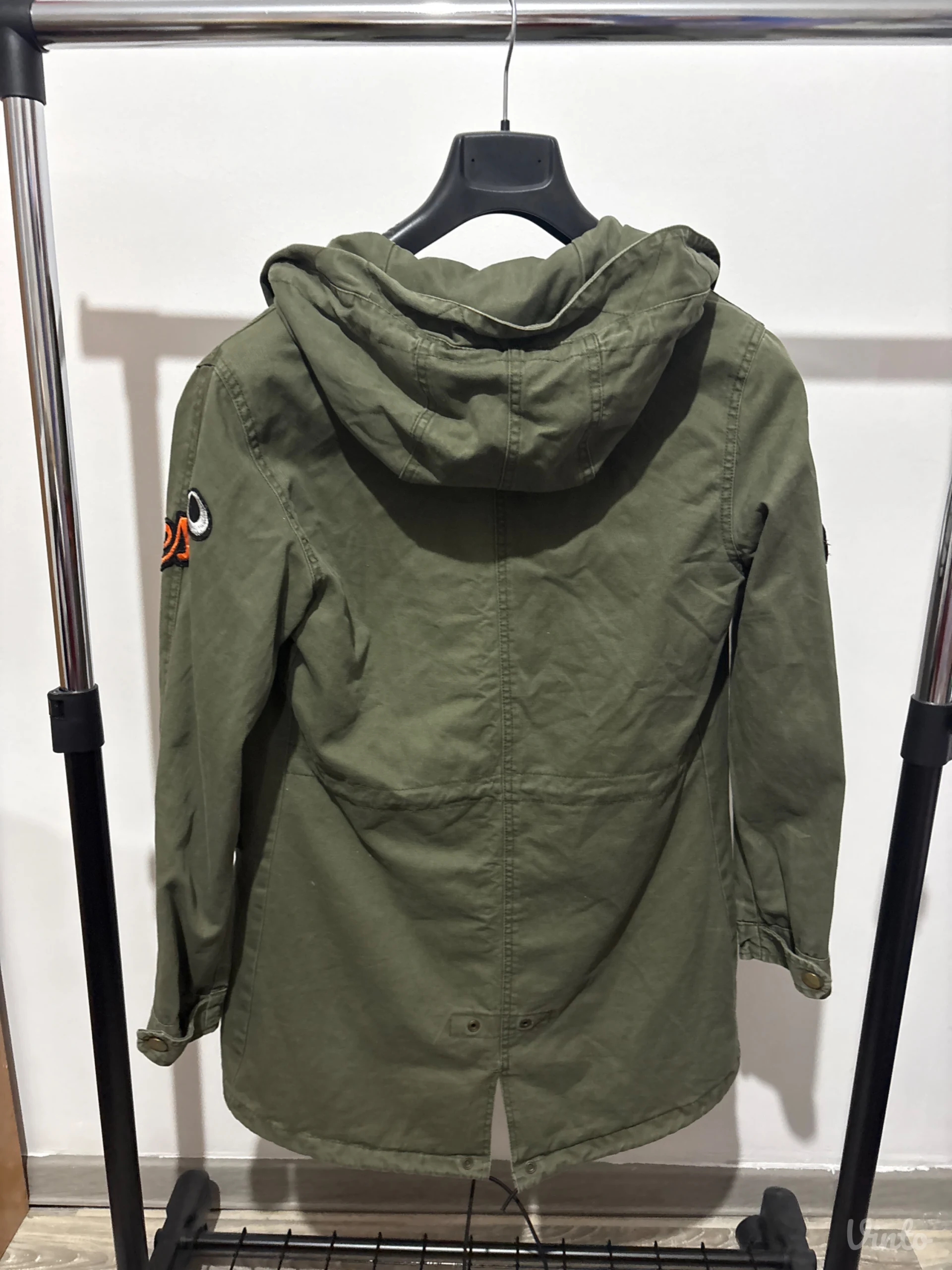 Maslinasta streetwear jakna