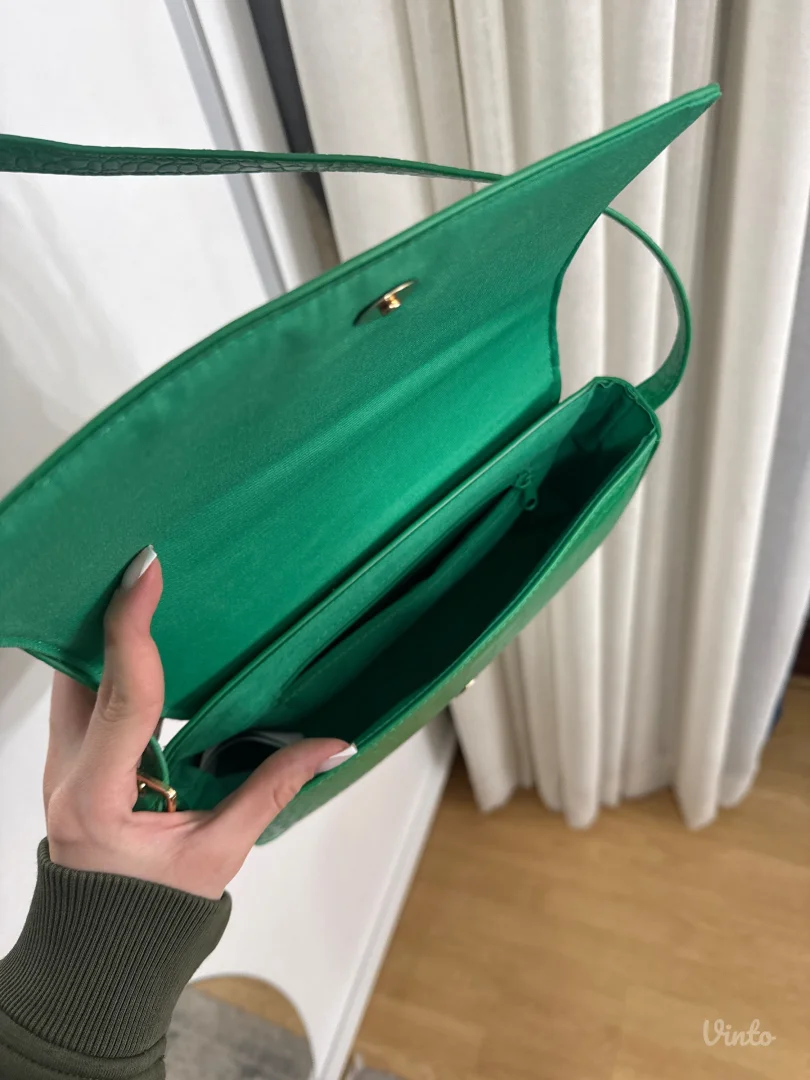Zelena torbica na rame