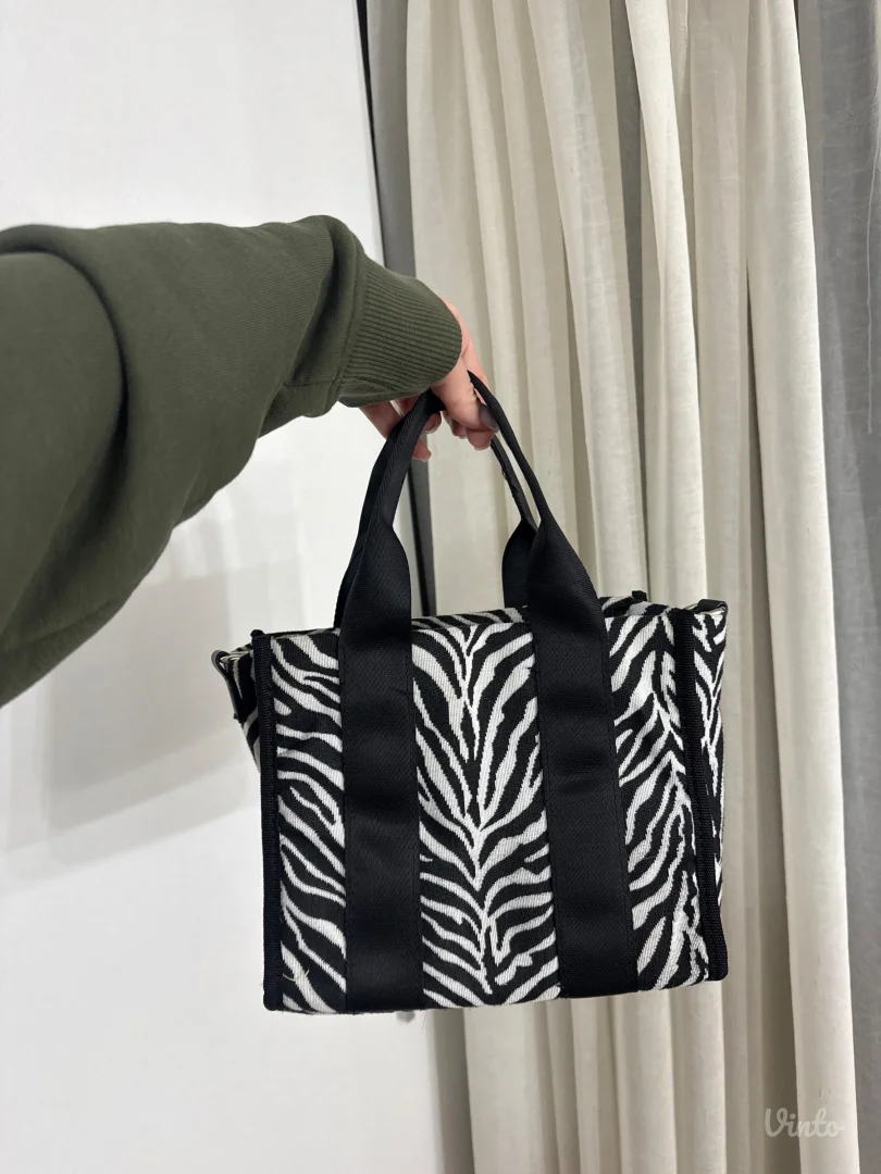 Bershka - zebrasta torbica
