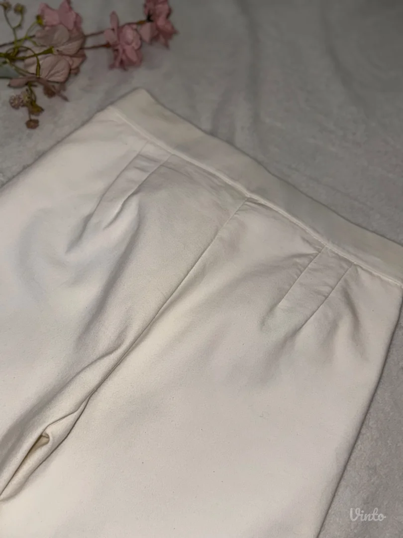 ZARA bele pantalone 🤍