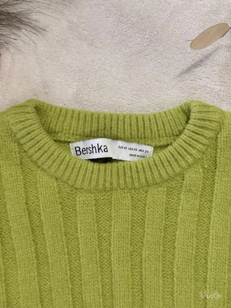 BERSHKA zeleni crop džemper 💚