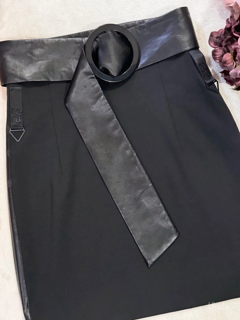 P.S. crna suknja sa kaišem 🖤