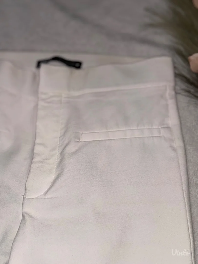ZARA bele pantalone 🤍
