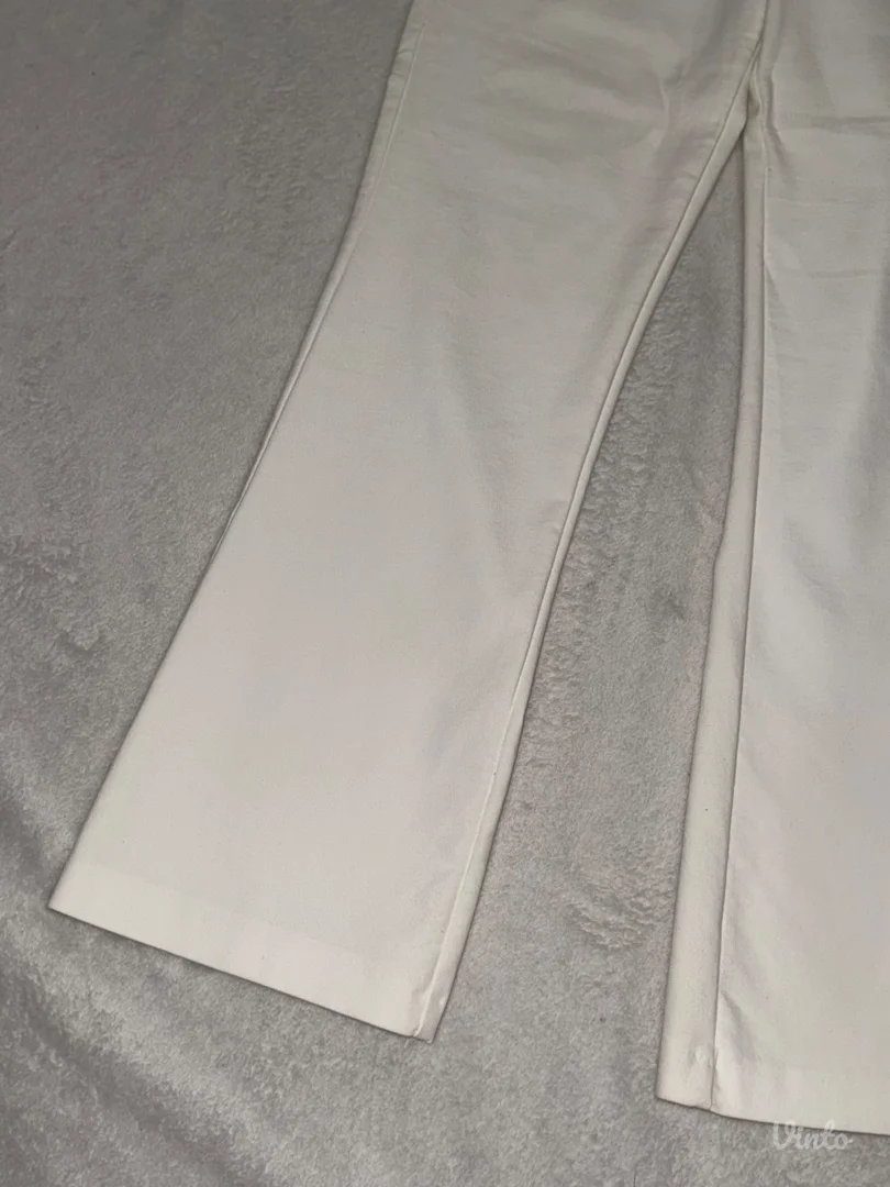 ZARA bele pantalone 🤍