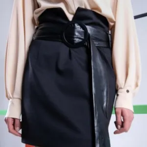 P.S. crna suknja sa kaišem 🖤